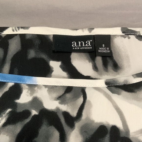 Flutter Sleeve Silky Floral Top - Picture 3 of 4